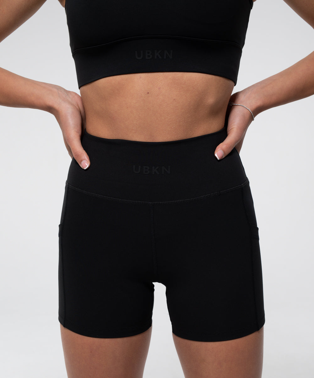FIERCE 4" Mid Short in Black