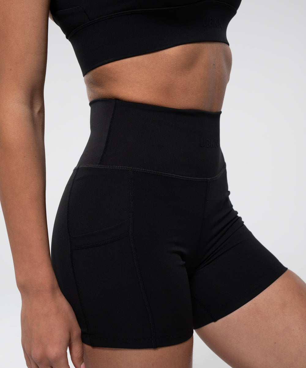 FIERCE 4" Mid Short in Black